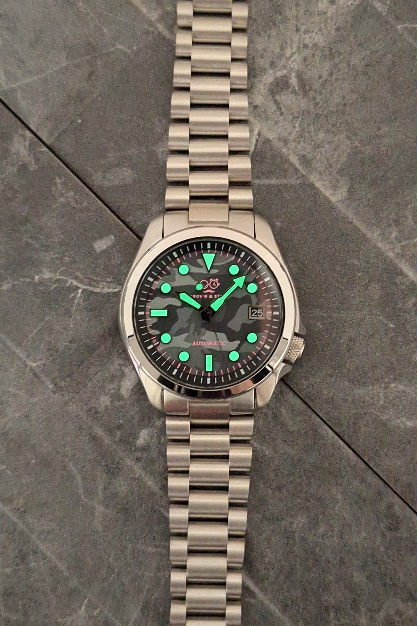 Crown&Style Camo Pink